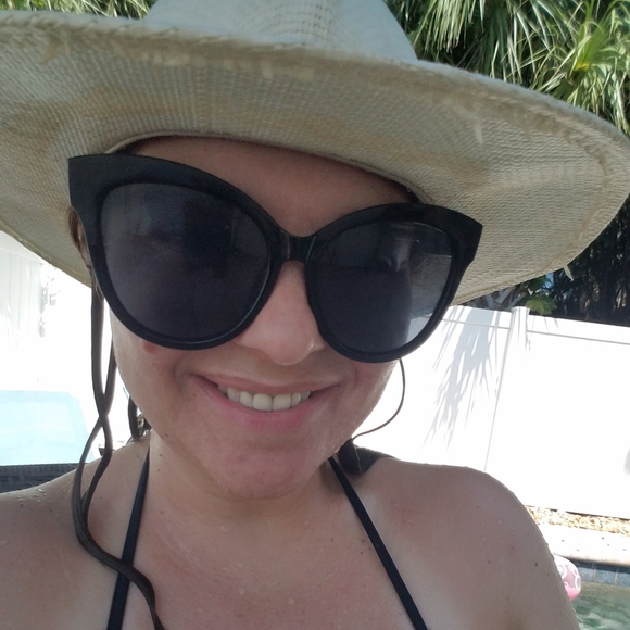 Meet your Posher, Nikkie - Picture 1 of 1